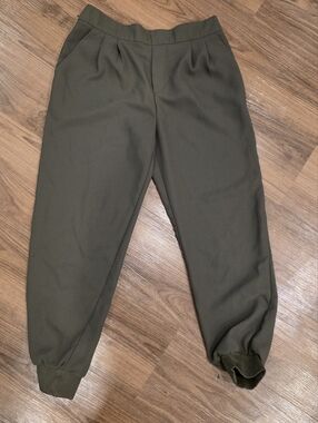 GAP Olive Green Pleated Joggers Capris